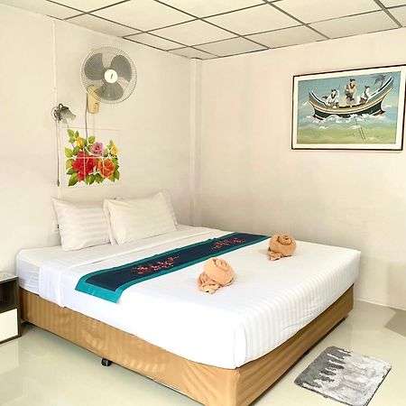 Jj Karon Beach Hotel Bagian luar foto