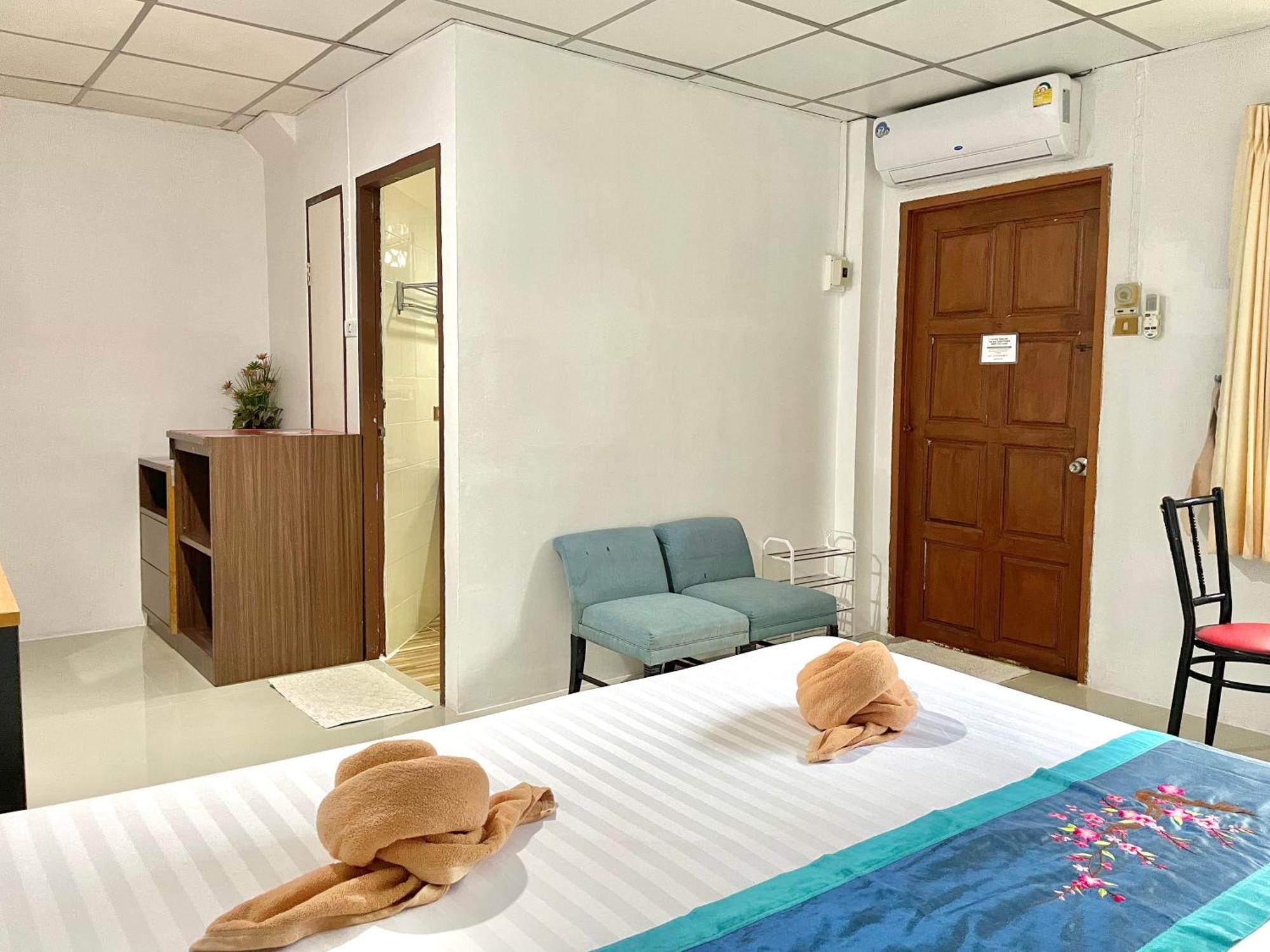 Jj Karon Beach Hotel Bagian luar foto