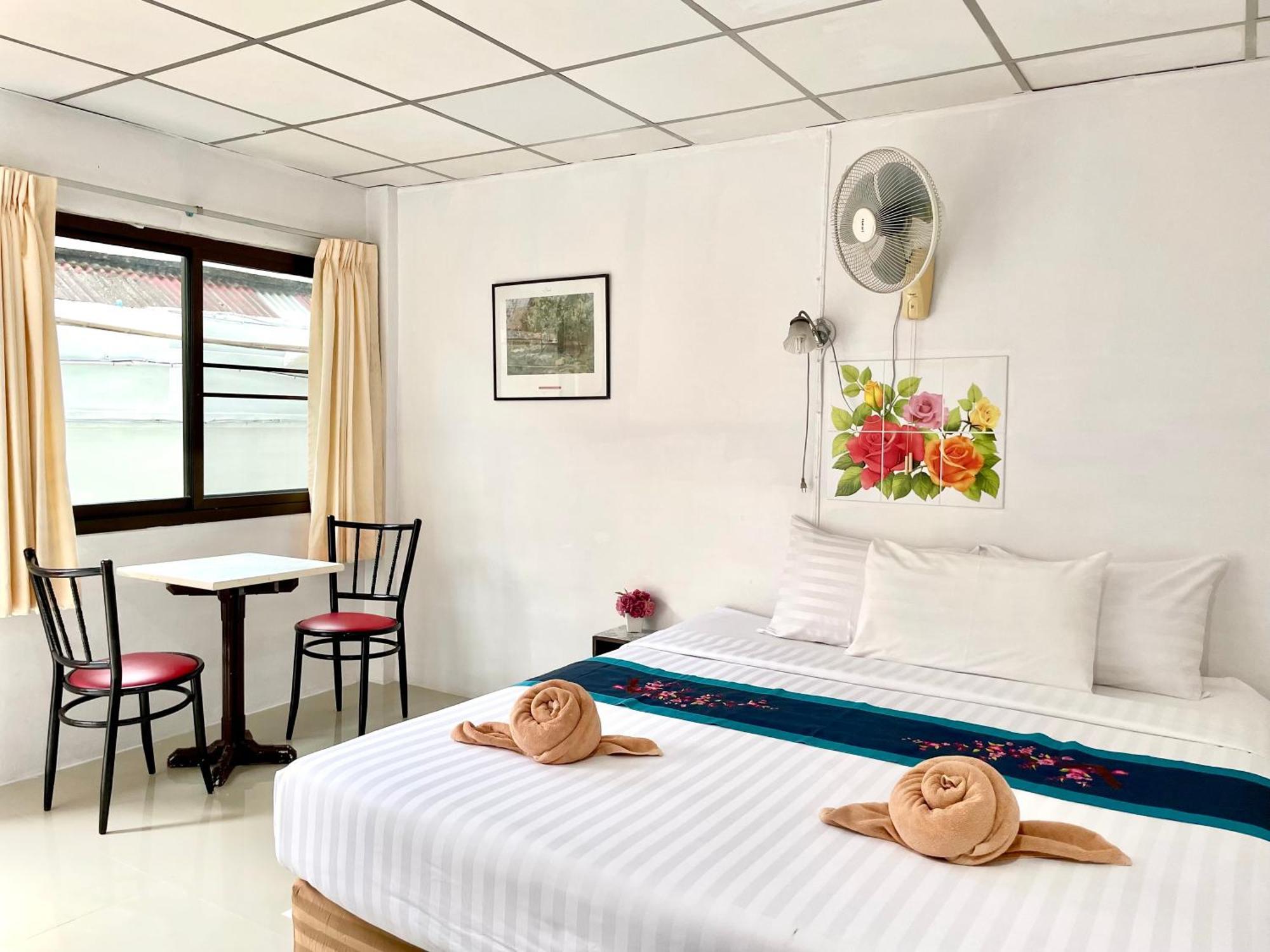 Jj Karon Beach Hotel Bagian luar foto