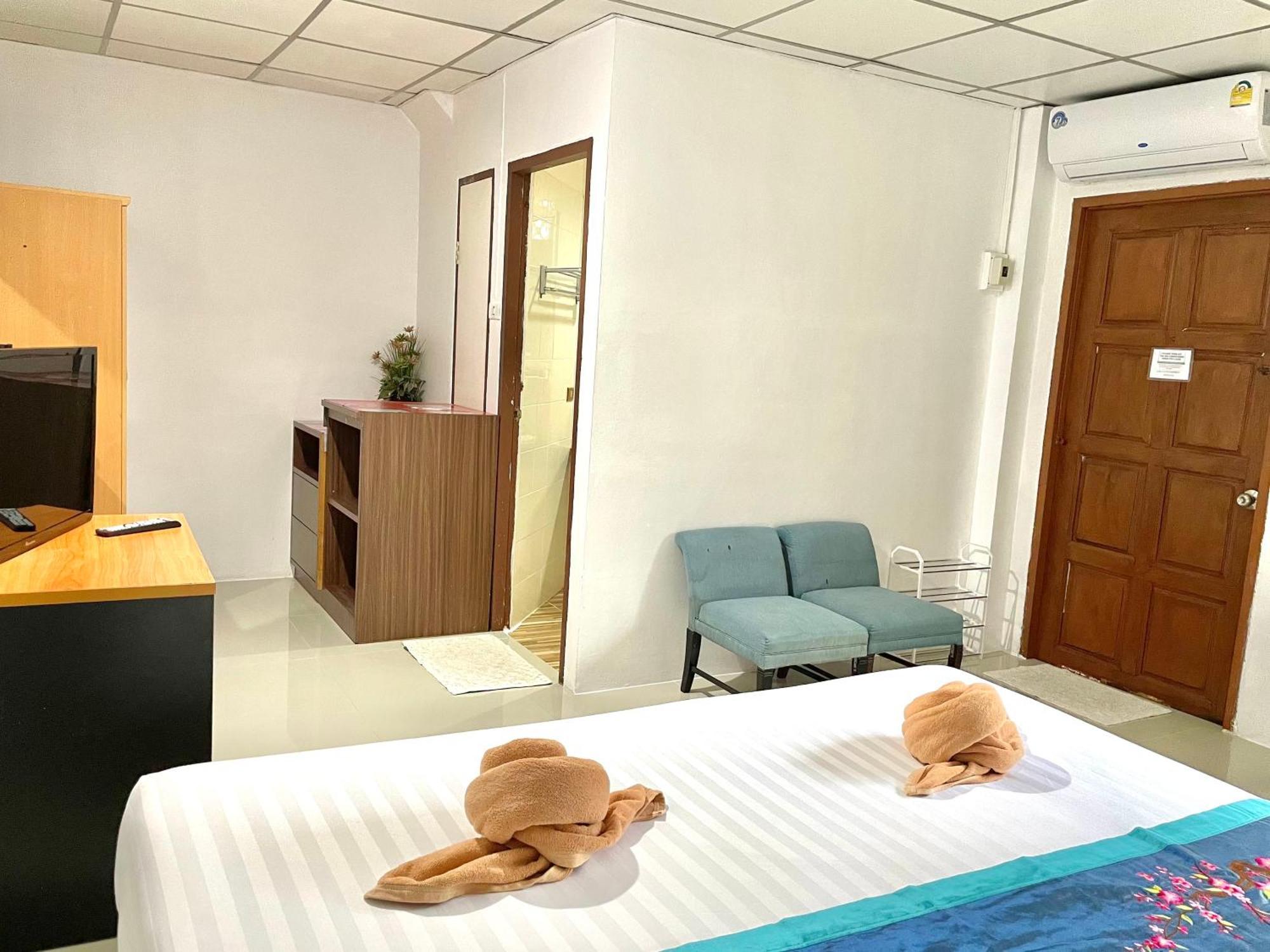 Jj Karon Beach Hotel Bagian luar foto