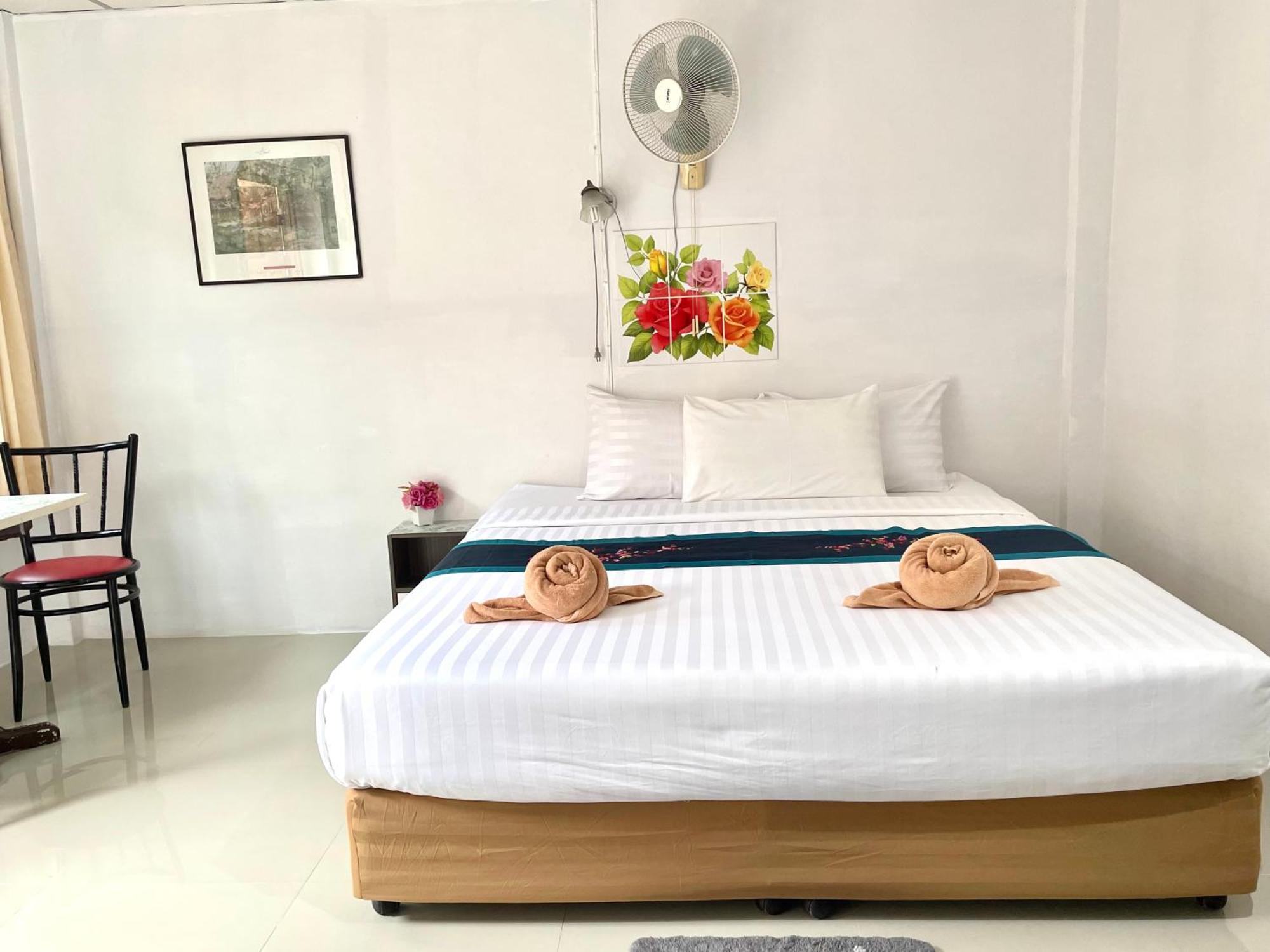 Jj Karon Beach Hotel Bagian luar foto