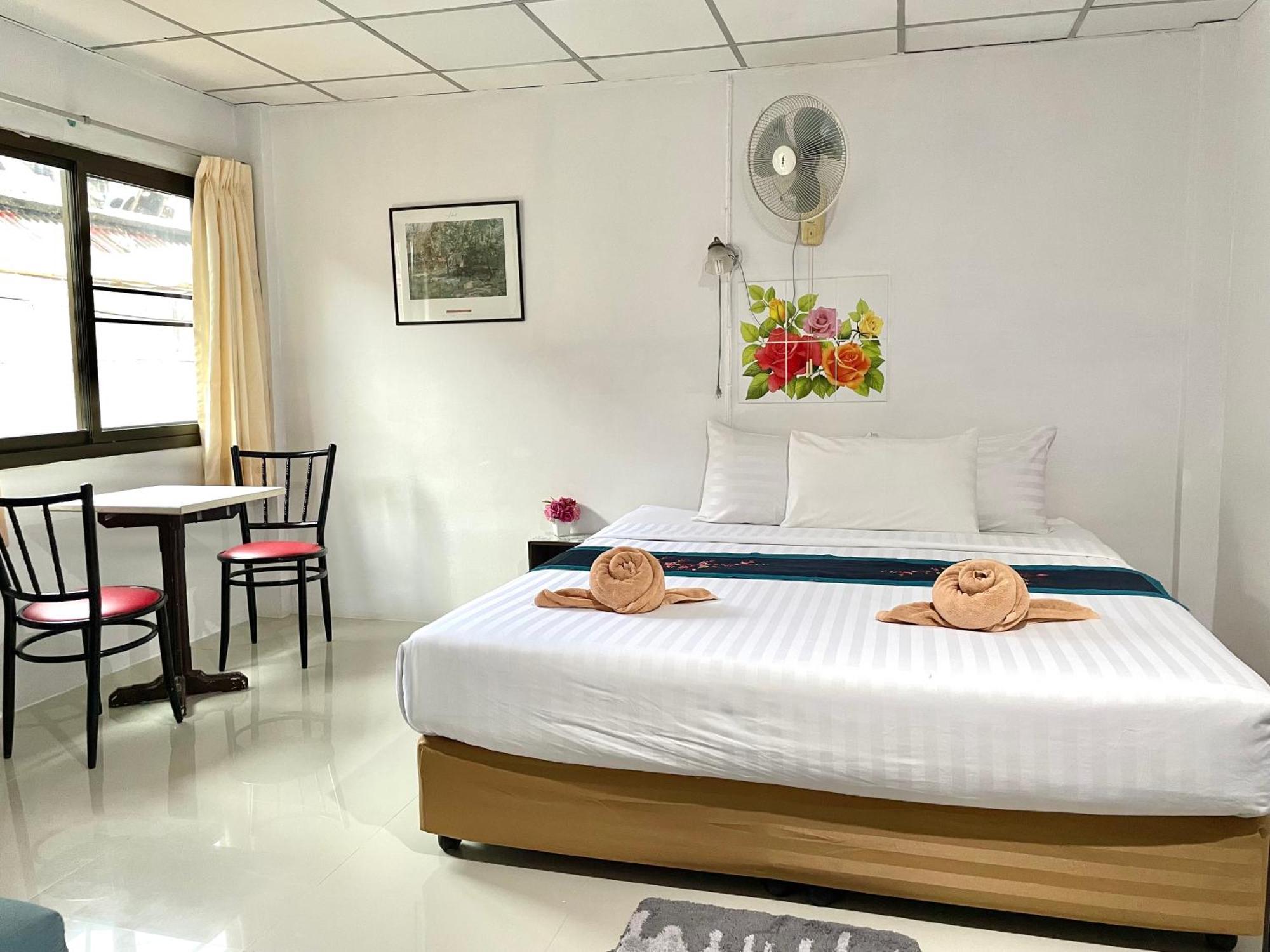 Jj Karon Beach Hotel Bagian luar foto