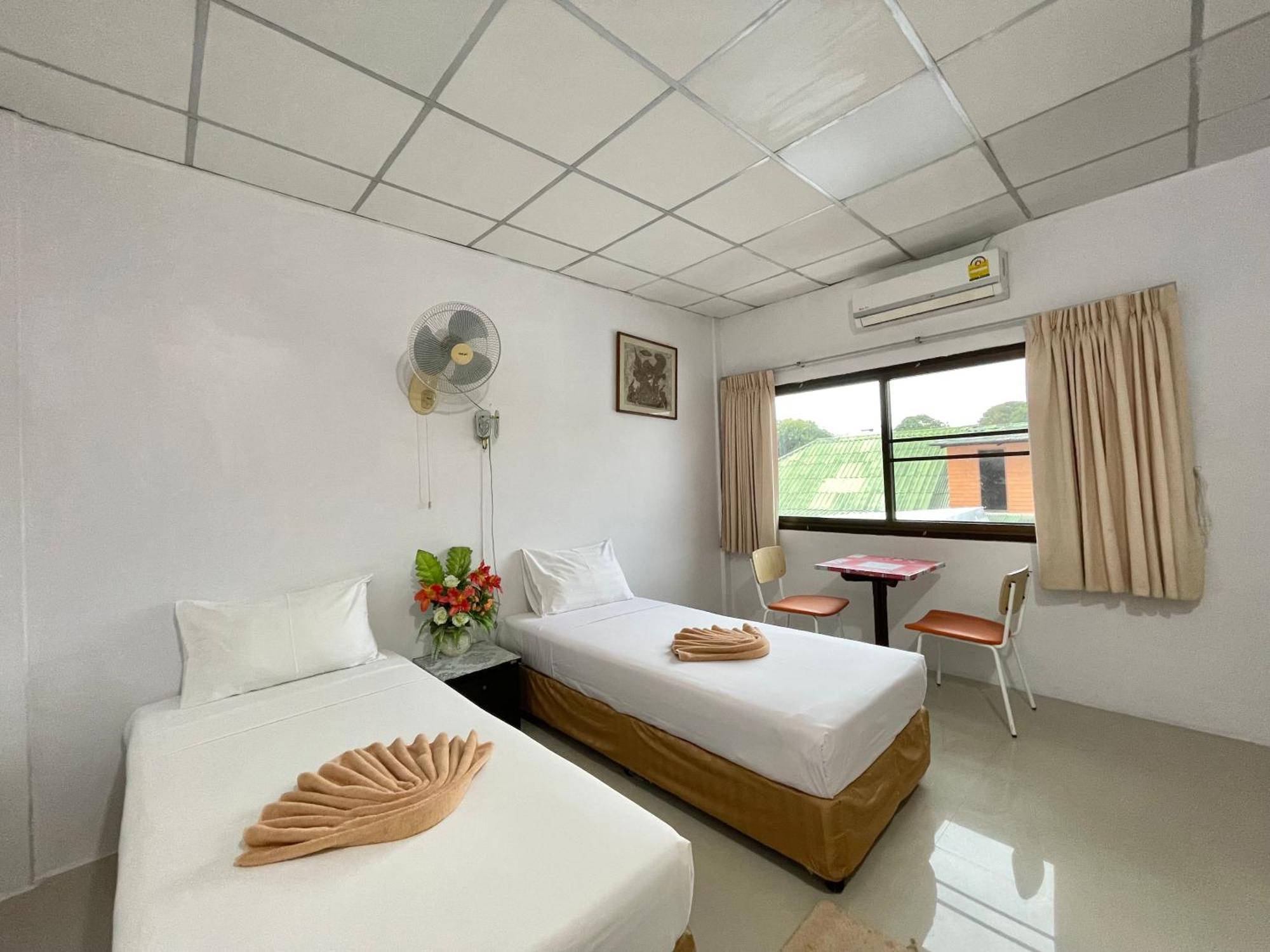Jj Karon Beach Hotel Bagian luar foto