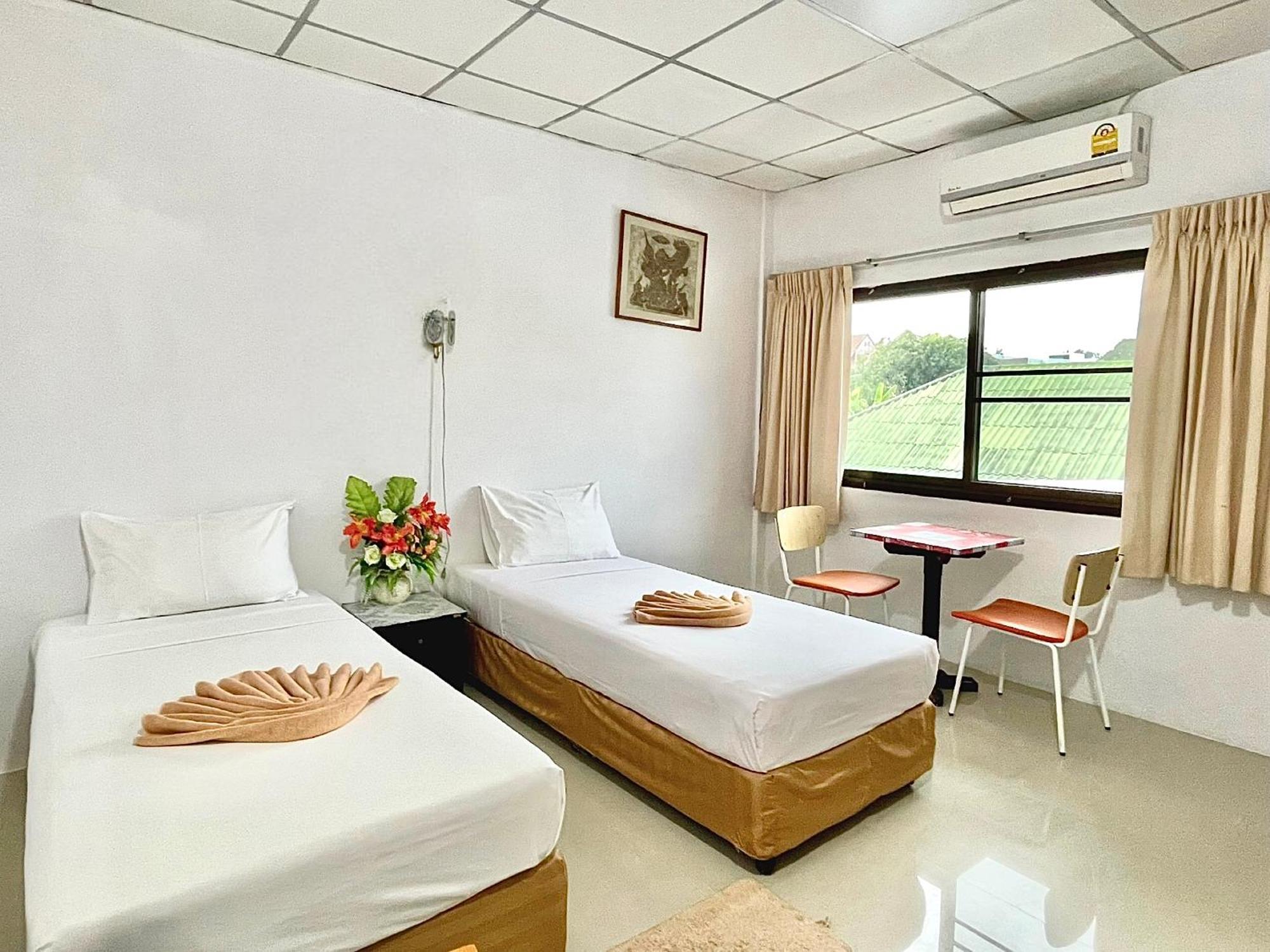 Jj Karon Beach Hotel Bagian luar foto