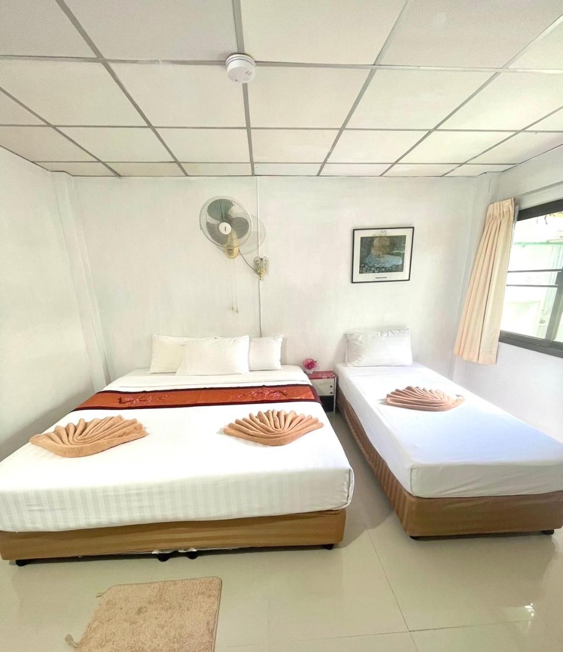 Jj Karon Beach Hotel Bagian luar foto